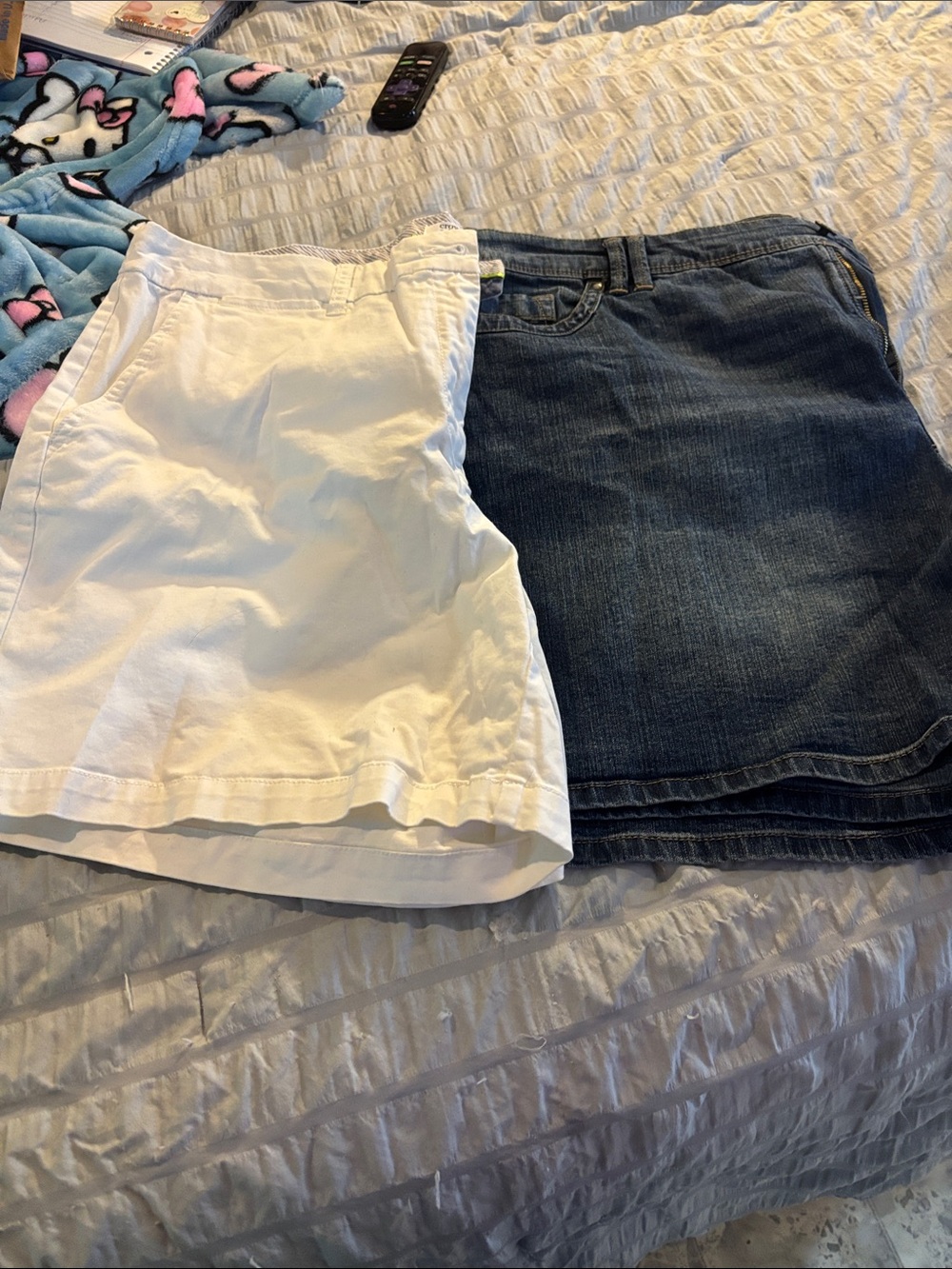 crown & ivy White Skort with Dark Blue Denim Waistband